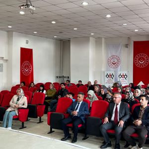 2025 Aile Yılı etkinlikleri kapsamında, aile yapımızı gelenek, görenek ve manevi değerler ışığında ele alan söyleşi programları düzenlendi. - fotoğraf 9