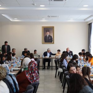 İl Jandarma Komutanlığı tarafından, Çocuk Evleri Koordinasyon Merkezi Müdürlüğünde koruma ve bakım altında bulunan 38 çocuğumuz için özel bir etkinlik düzenlendi. - fotoğraf 1