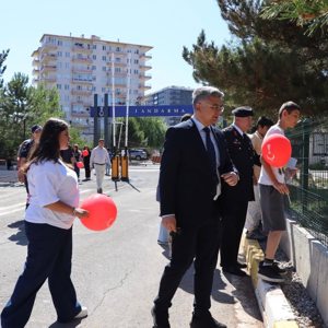 İl Jandarma Komutanlığı tarafından, Çocuk Evleri Koordinasyon Merkezi Müdürlüğünde koruma ve bakım altında bulunan 38 çocuğumuz için özel bir etkinlik düzenlendi. - fotoğraf 3
