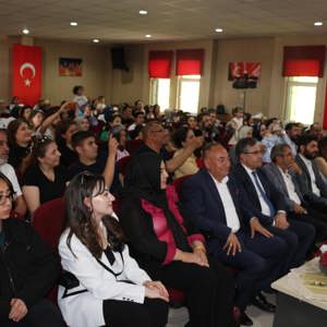 Miniklerin Büyük Heyecanı: Kreş ve Gündüz Bakımevi Yıl Sonu Programı Gerçekleştirildi. - fotoğraf 1