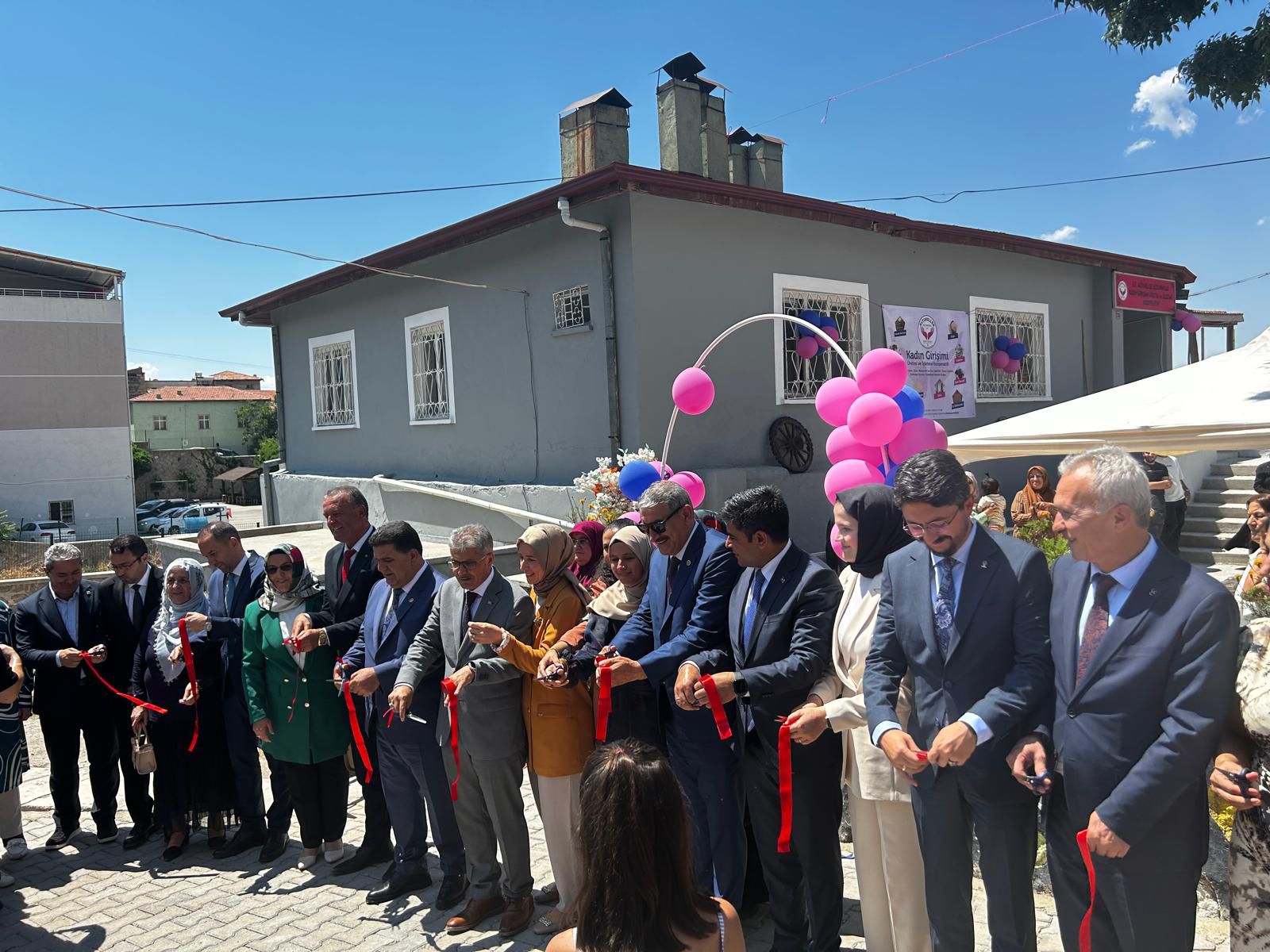 "Altunhisar'da Kadın Girişimciliğine Destek:Altıneller Kadın Kooperatifi Açıldı" 