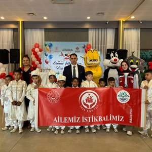 Sünnet Töreninde Aile Yılı Pankartı Açıldı. - fotoğraf 1