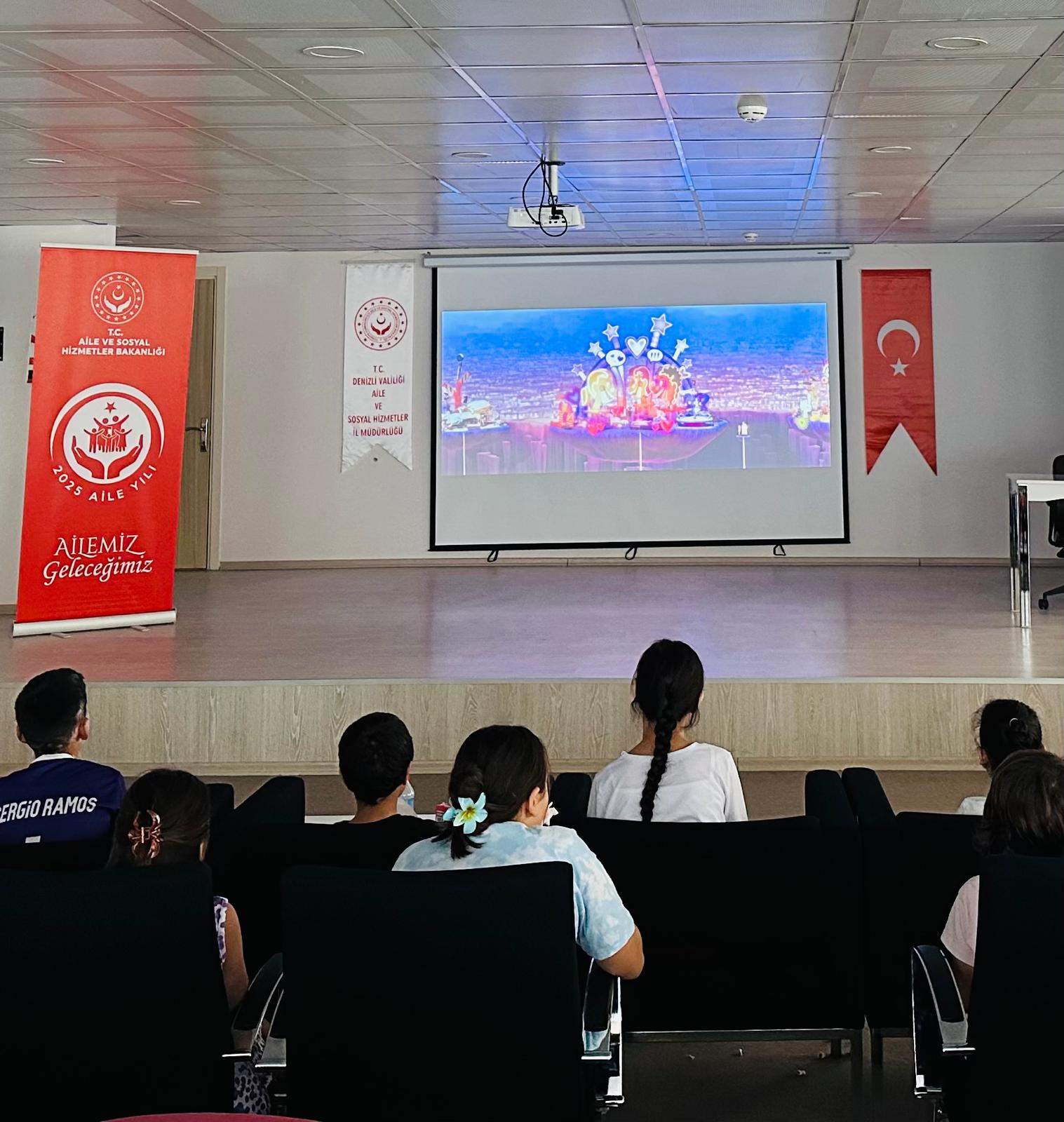 Pamukkale SHM’den “Küçük Kalpler İçin Büyük Perde” Etkinliği