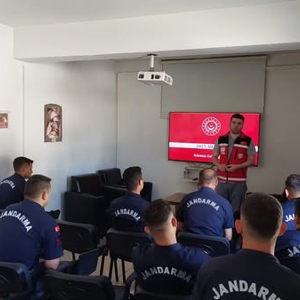 Ayancık İlçe Jandarma Komutanlığı’nda Bağımlılıkla Mücadele Eğitimi Gerçekleştirildi - fotoğraf 2
