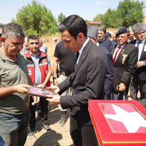 Kıbrıs Gazisi Orhan Sarıkaya’yı  Rahmeti Rahman’a Tevdi Eyledik - fotoğraf 2