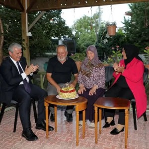 Valimiz Sayın İbrahim Akın 54. yılını dolduran Şükrü ve Sebahat Molla çiftini evinde ziyaret etti. - fotoğraf 2
