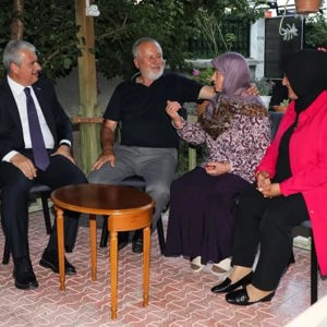 Valimiz Sayın İbrahim Akın 54. yılını dolduran Şükrü ve Sebahat Molla çiftini evinde ziyaret etti. - fotoğraf 3