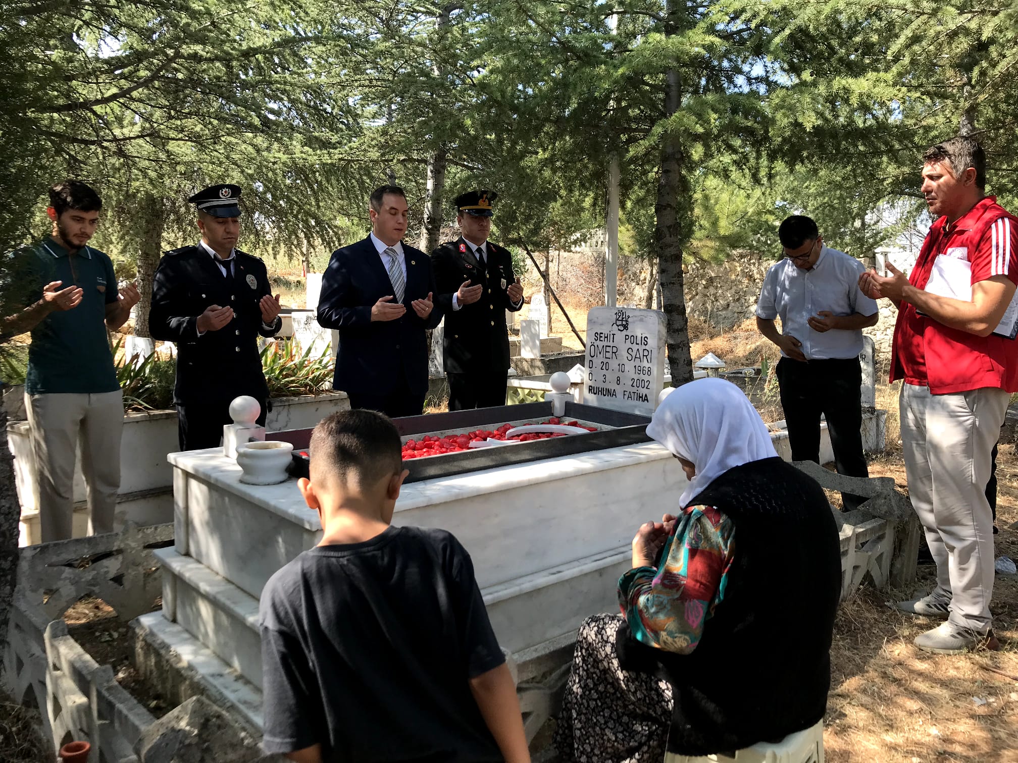 Şehidimizi Kabri Başında Dualar İle Andık