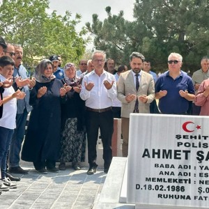 Şehidimiz Polis Memuru Ahmet Şahan, Kabri Başında Dualarla Yad Edildi - fotoğraf 2