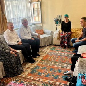 Evde Bakım Hizmet Modelimizden Yararlanan Ailemize Taziye Ziyaretinde Bulunduk - fotoğraf 1