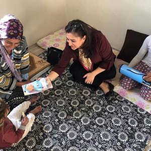 Sayın Valimizin Eşi Sema ÜNLÜ Hanımefendi ve İl Müdür Yardımcımız Lösemi Hastası Burcu Çınar'ı Evinde Ziyaret Etti - fotoğraf 2