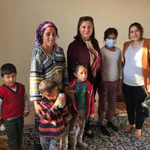 Sayın Valimizin Eşi Sema ÜNLÜ Hanımefendi ve İl Müdür Yardımcımız Lösemi Hastası Burcu Çınar'ı Evinde Ziyaret Etti - fotoğraf 1