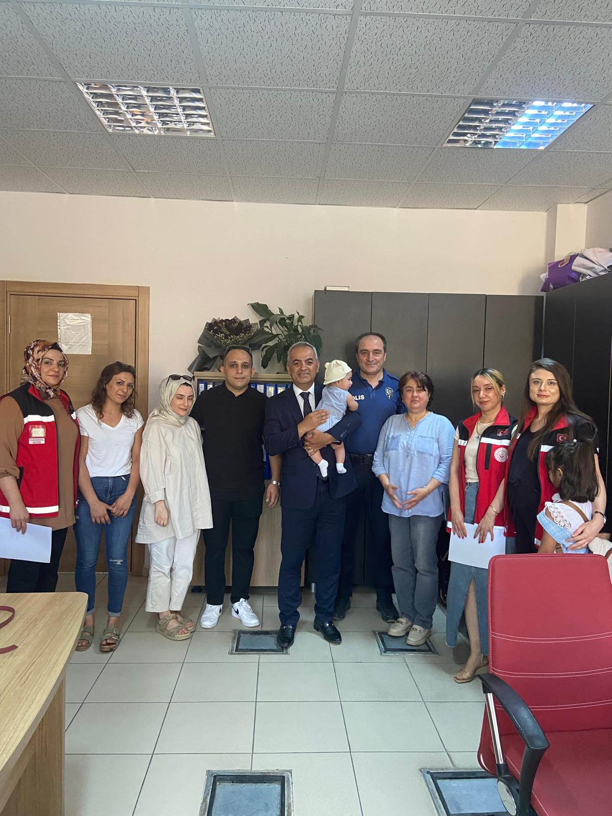 Üç koruyucu ailemizin sözleşmesini imzalayarak koruyucu aile hizmet sürecini başlattık. 