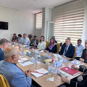 Aile ve Sosyal Hizmetler Bakan Yardımcısı Sn. Leman Yenigün Gündüz Bakım Aile Danışma ve Rehabilitasyon Merkezi Müdürlüğünü ziyaret ederek, burada kuruluş müdürleri toplantısı gerçekleştirdi. - fotoğraf 1