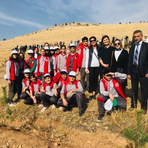 İl Müdürümüz çocuk evlerinde kalan çocuklar, Çocuk Hakları Kulübü üyeleri ile birlikte fidan dikim etkinliğine katıldı - fotoğraf 6