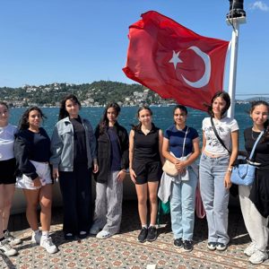 Kahramanların İzinde: Şehitlerimizin ve Gazilerimizin Kıymetli Emanetleri İstanbul’da Bir Araya Geldi - fotoğraf 15