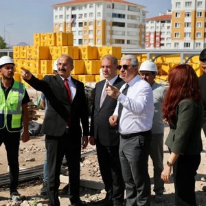 Valimiz Sayın İbrahim Akın Meram İlçesi Gödene Mahallesinde Yapımı Devam Eden Huzurevi Yaşlı Bakım ve Rehabilitasyon Merkezi İnşaatını Ziyaret Etti - fotoğraf 3