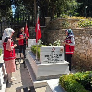 Şehitlerimizi Rahmet ve Minnetle Andık - fotoğraf 1