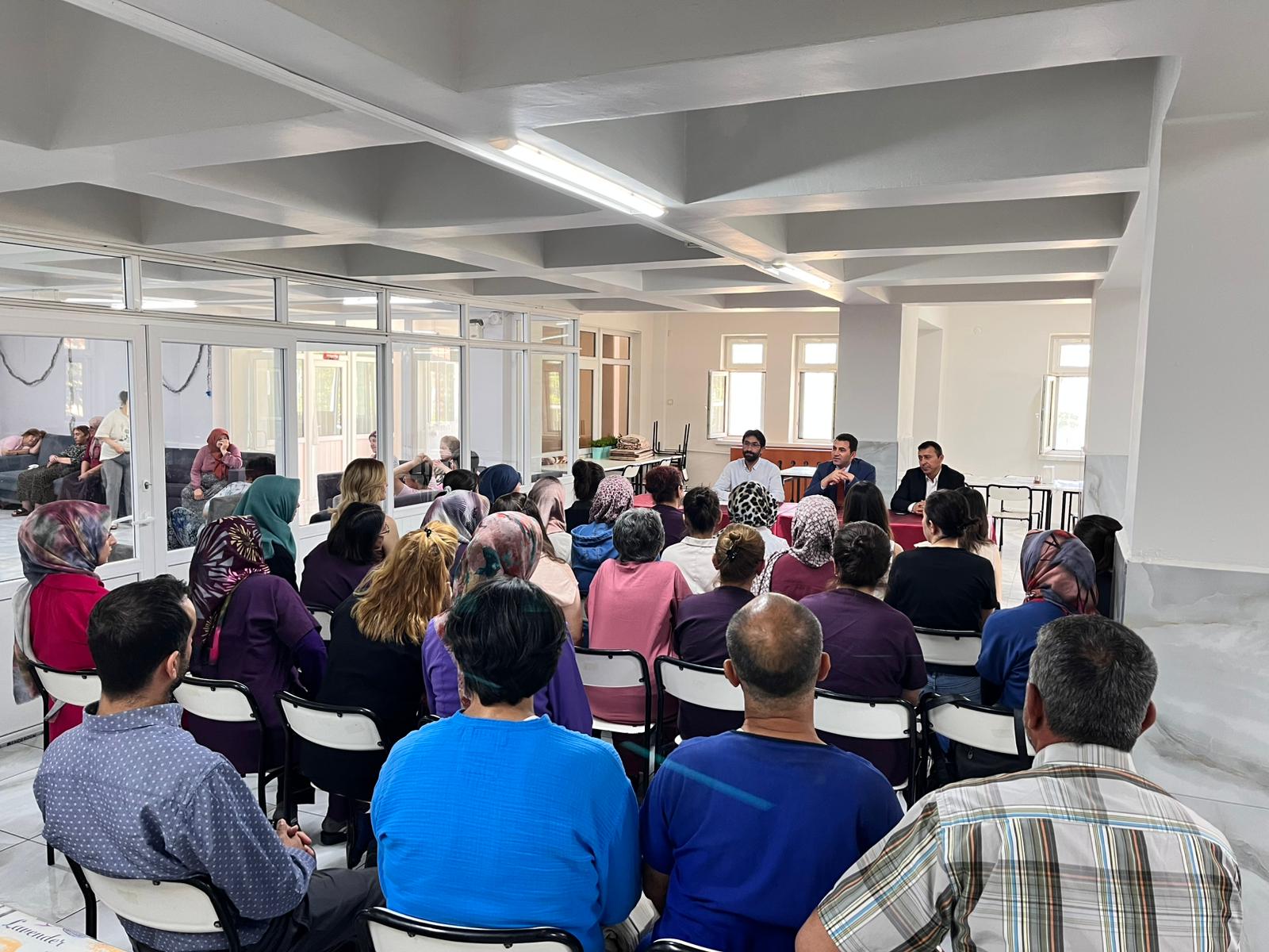 Altunhisar Bakım Rehabilitasyon ve Aile Danışma Merkezi Müdürlüğü Değerlendirme Toplantısı