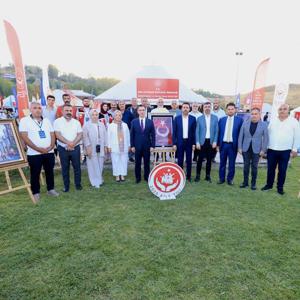 Malazgirt Zaferi’nin 954. Yılında Ahlat’ta “Sanatla Yaşam Sergisi”ne Büyük İlgi - fotoğraf 1
