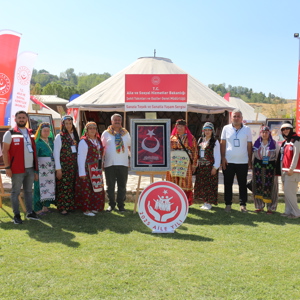 Malazgirt Zaferi’nin 954. Yılında Ahlat’ta “Sanatla Yaşam Sergisi”ne Büyük İlgi - fotoğraf 16