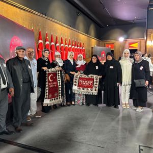 Ahlat’ta Malazgirt Zaferi’nin 954. Yılında Sultan Alparslan, Kahraman Ordusu ve Aziz Şehitlerimiz Dualarla Anıldı; Bakanımız Sayın Mahinur Özdemir Göktaş, Şehit Aileleriyle Buluştu - fotoğraf 4