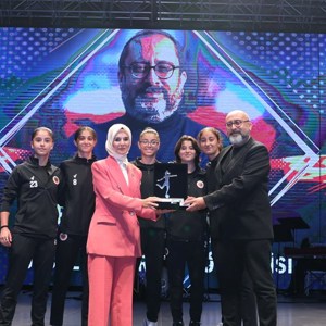 Aile ve Sosyal Hizmetler Bakanımız Göktaş kadın futbolcuların "Kristal Ayaklar Ödül Töreni"ne katıldı - fotoğraf 2