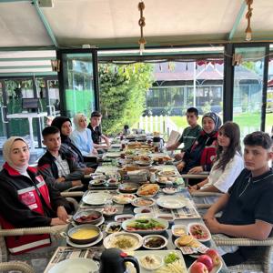 Şuhut Sosyal Hizmet Merkezimizde Ebeveyn Kaybı Yaşamış Çocuklarımızla Kahvaltıda Bir Araya Geldik - fotoğraf 1