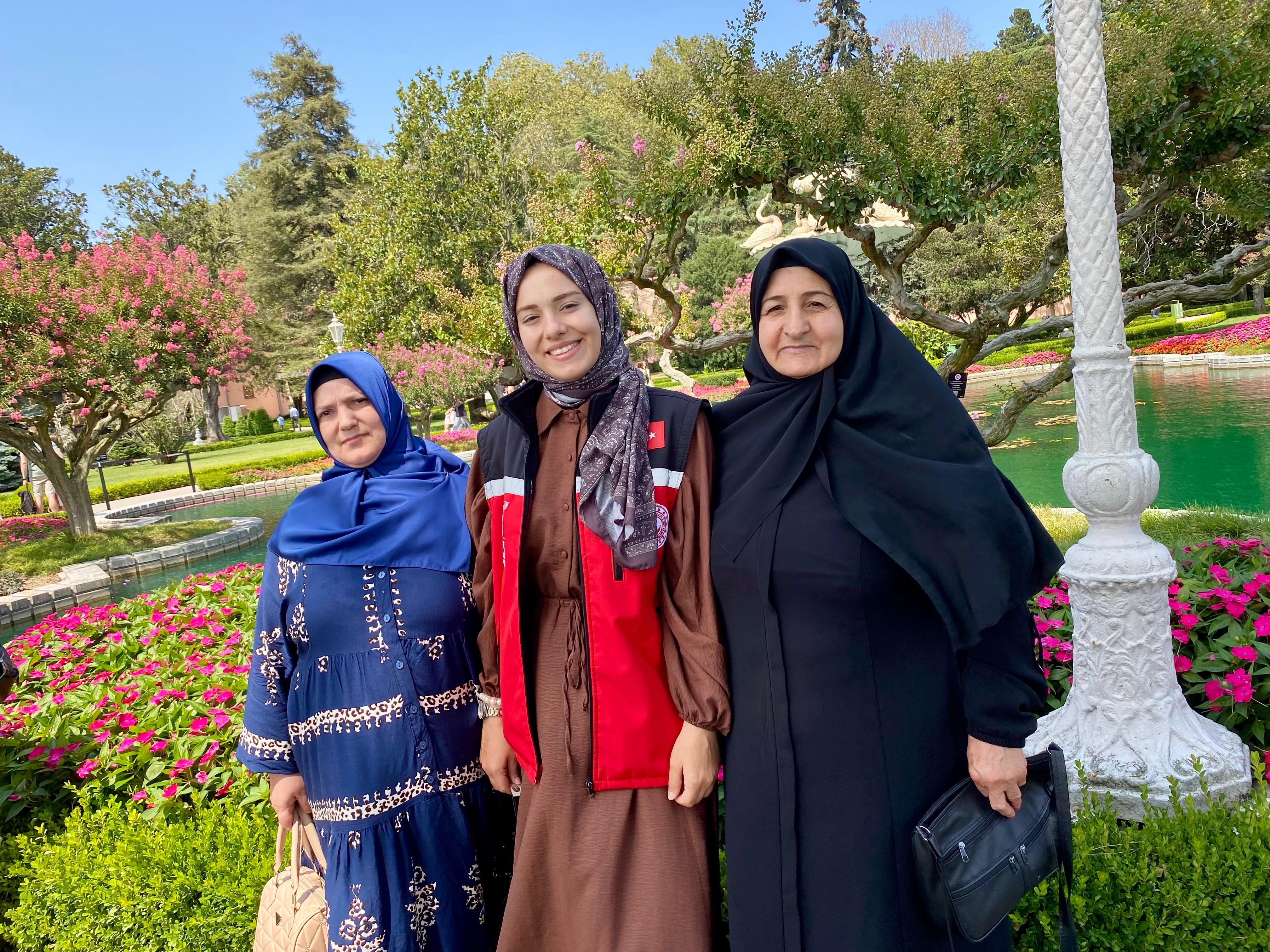 Esenyurt Sosyal Hizmet Merkezi Müdürlüğümüz Tarafından Kahraman Gazilerimiz ve Kıymetli Şehit Yakınlarımızla Birlikte Dolmabahçe Sarayı Gezisi Düzenlenmiştir