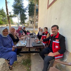 Yaşlı Bireylerimiz ve Yakınlarına Yönelik Saha Çalışması - fotoğraf 4