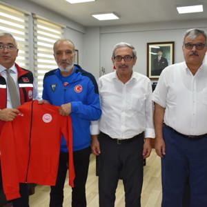 İl Müdürümüz Faruk Uysal, Lisanslı Atlet Mehmet Bürçek ile Bir Araya Geldi - fotoğraf 3