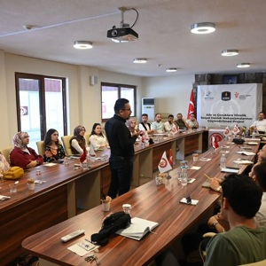 Aile ve Çocuklara Yönelik Sosyal Destek Mekanizmalarının Güçlendirilmesi Projesi Kapsamında İlk Hafta Eğitimleri Gerçekleştirildi - fotoğraf 1
