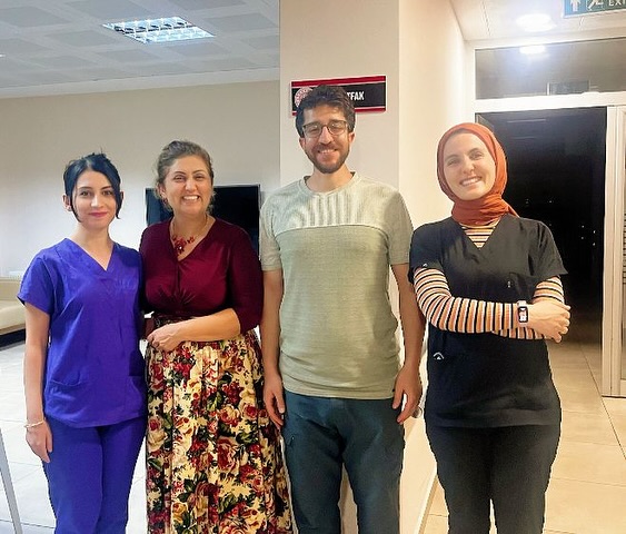  İl Müdürümüz Sayın Emine BÖÇKÜN, Karesi Yaşlı Bakım ve Rehabilitasyon Merkezi Müdürlüğümüzdeki Büyüklerimiz ve Çalışma Arkadaşlarımızla Bir Araya Geldi.