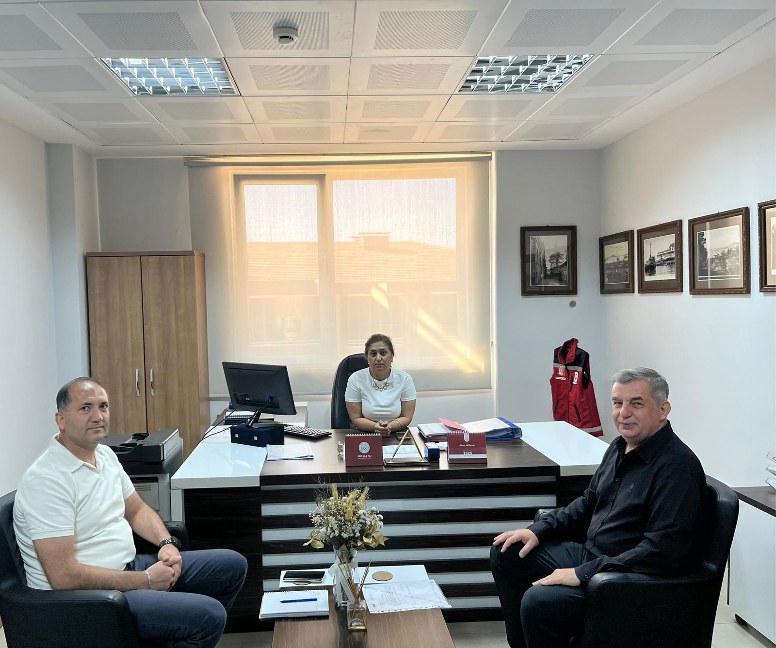 Necatibey Eğitim Fakültesi Rehberlik ve Psikolojik Danışmanlık Anabilim Dalı Öğretim Üyesi Sayın Prof. Dr. Uğur GÜRGAN, İl Müdürümüz Sayın Emine BÖÇKÜN'e makamında ziyaret gerçekleştirdi.