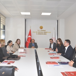 İl Müdürümüz Arif Topal Başkanlığında, Müdürlüğümüze bağlı özel ve tüzel Sosyal Hizmet Kuruluşlarımızın Müdürleri ile birlikte bir koordinasyon ve istişare toplantısı gerçekleştirildi.  - fotoğraf 1