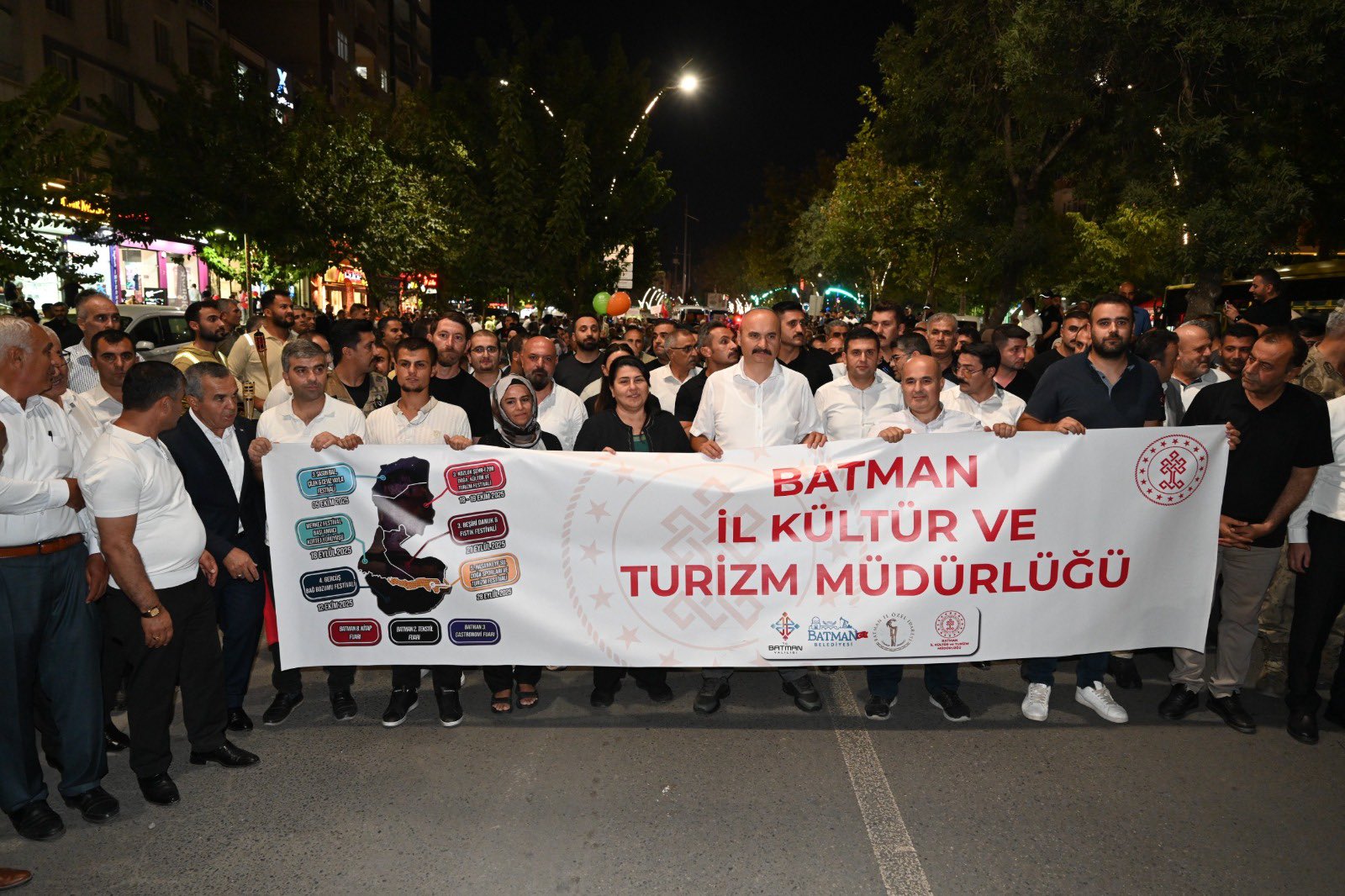 "Festivaller Coşkusu Kortej Yürüyüşü ile Başladı"