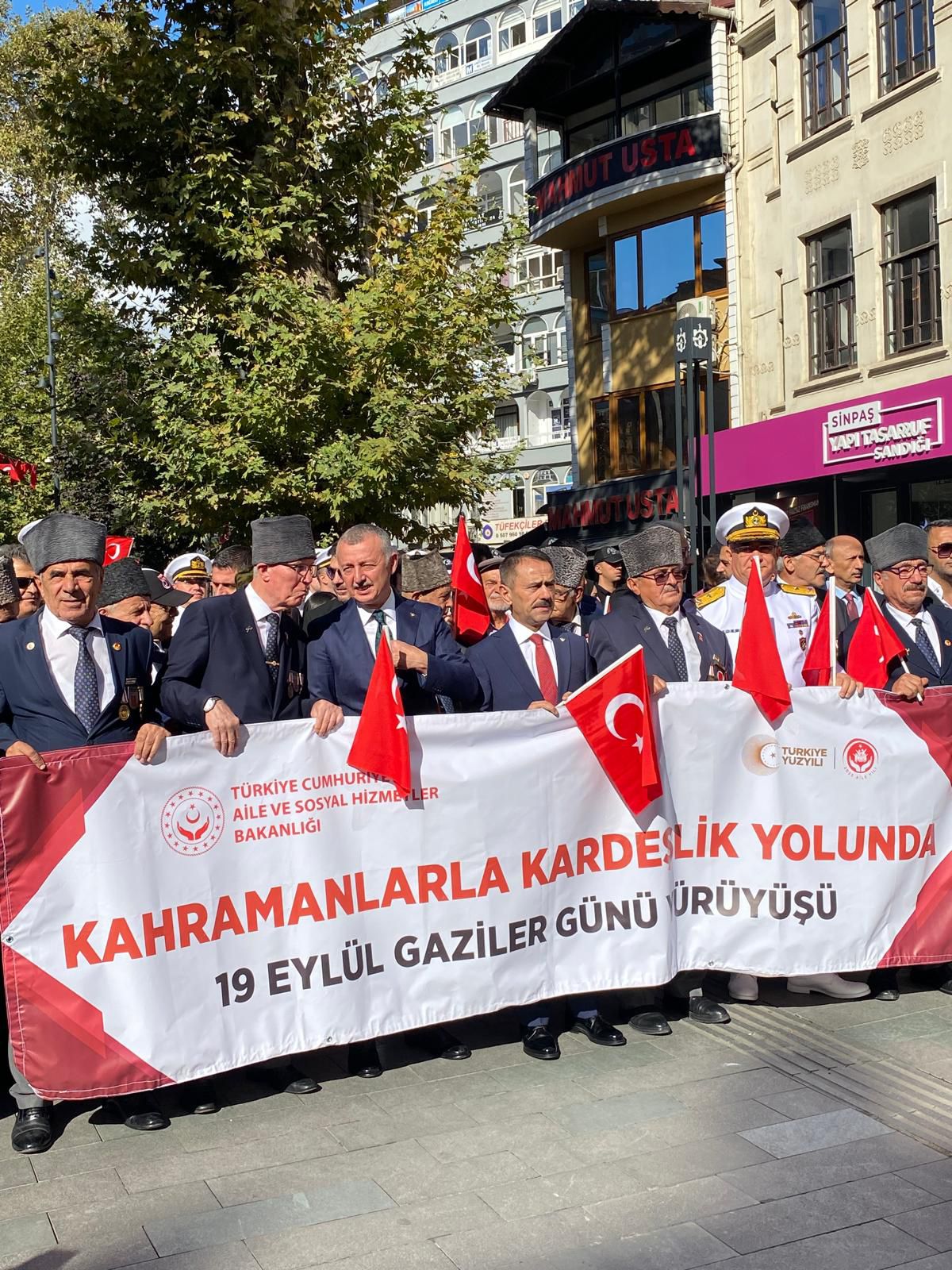 19 Eylül Gaziler Günü Coşkuyla Kutlandı: Kahramanlara Saygı Yürüyüşü ve Tören