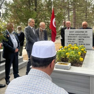 Aziz Şehidimiz Burak Kapucuoğlu’nun Kastamonu Şehitliğindeki Kabri Başında Anma Programı Düzenlendi - fotoğraf 3