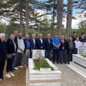 Aziz Şehidimiz Ayhan Kurtçu Şehadet Yıldönümünde Kabri Başında Dualarla Anıldı - fotoğraf 1