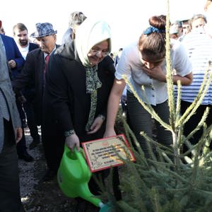 Bakanımız Sayın Zehra Zümrüt Selçuk, "Bugün Fidan, Yarın Nefes" Kampanyası Kapsamında Sinop'ta Fidan Dikimi Törenine Katıldı - fotoğraf 7