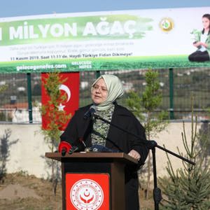 Bakanımız Sayın Zehra Zümrüt Selçuk, "Bugün Fidan, Yarın Nefes" Kampanyası Kapsamında Sinop'ta Fidan Dikimi Törenine Katıldı - fotoğraf 2