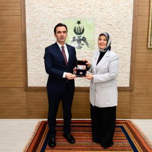 Bakan Yardımcımız Sayın Leman Yenigün, çeşitli temaslarda bulunmak üzere geldiği ilimizde Valimiz Sayın Ahmet Karakaya’yı makamında ziyaret etti - fotoğraf 4