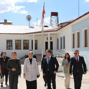 Bakan Yardımcımız Sayın Leman Yenigün’ den Çocuk Evleri Sitesi Müdürlüğümüze Ziyaret - fotoğraf 1