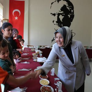 Bakan Yardımcımız Sayın Leman Yenigün’ den Çocuk Evleri Sitesi Müdürlüğümüze Ziyaret - fotoğraf 2