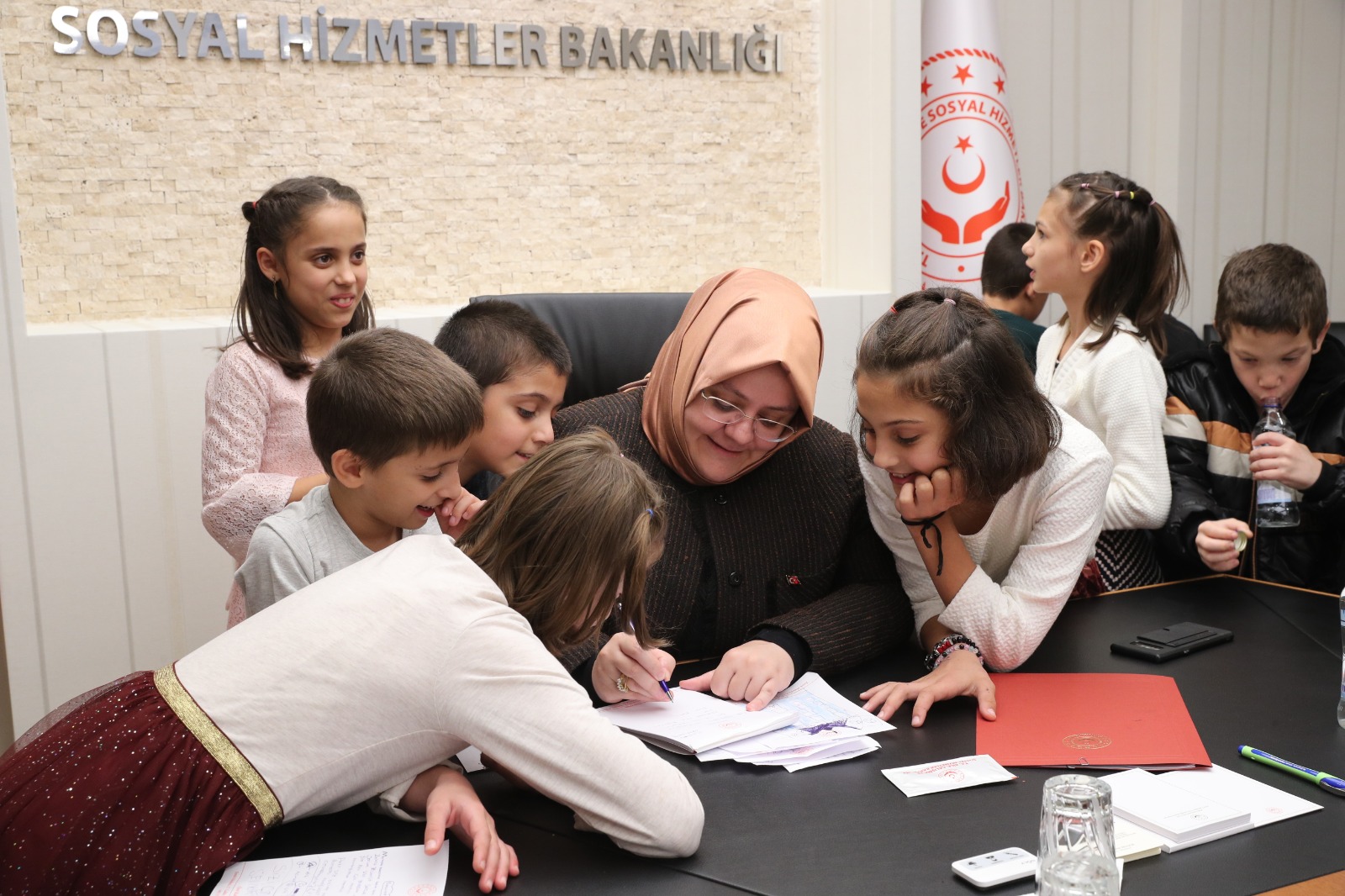 Çocuklarımız Bakanımız Sn. Zehra Zümrüt SELÇUK'un Misafiri Oldular