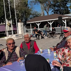 İl Müdürümüz Sayın Emine BÖÇKÜN, Balıkesir Huzurevi Yaşlı Bakım ve Rehabilitasyon Merkezi Müdürlüğümüzde düzenlenen etkinliğe katılım sağladı. - fotoğraf 5