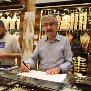 İlimiz genelinde “Aile Yılı Taahhütnamesi” imzalayarak Evlenecek Gençlerin Desteklenmesi Projesi kapsamında kredi almaya hak kazanan genç çiftlere özel indirimler sunmaya devam ediyor. - fotoğraf 2