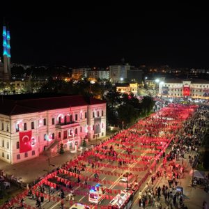 30 Ağustos Zafer Bayramı'nın 103. yıl dönümü etkinlikleri, Sivas Valiliği öncülüğünde düzenlenen yürüyüş ile sona erdi. - fotoğraf 1