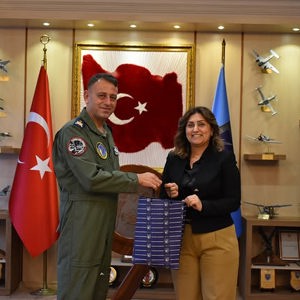 İl Müdürümüz Sayın Emine BÖÇKÜN, Garnizon Komutanı Hv. Plt. Tuğg. Sayın Gökhan GÜRAKAR’ı makamında ziyaret etti - fotoğraf 2