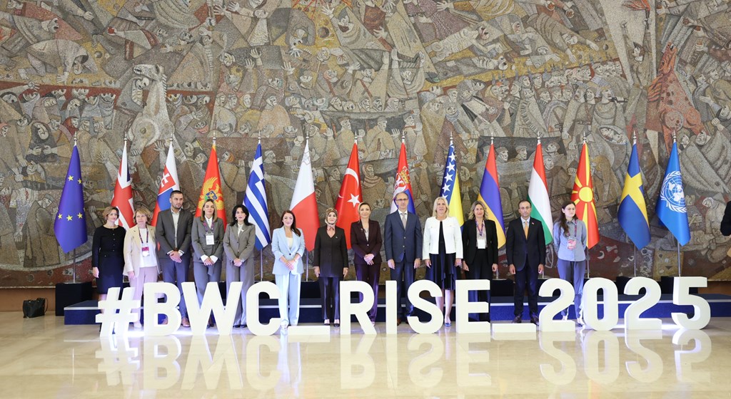 Bakanımız Göktaş, Sırbistan'da Kadın Konferansı kapsamında düzenlenen panelde konuştu